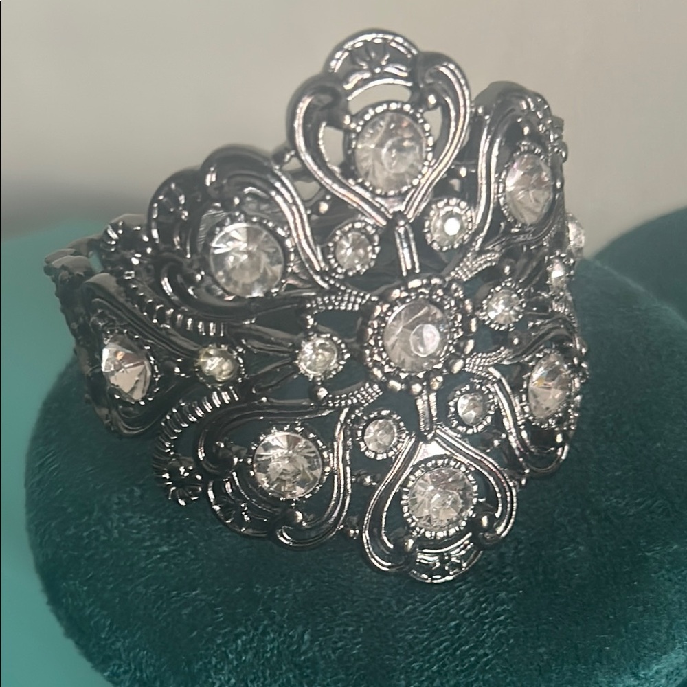 Ornate Filigree Rhinestone Encrusted Hinged Cuff Vintage Inspired Bracelet - Picture 1 of 9